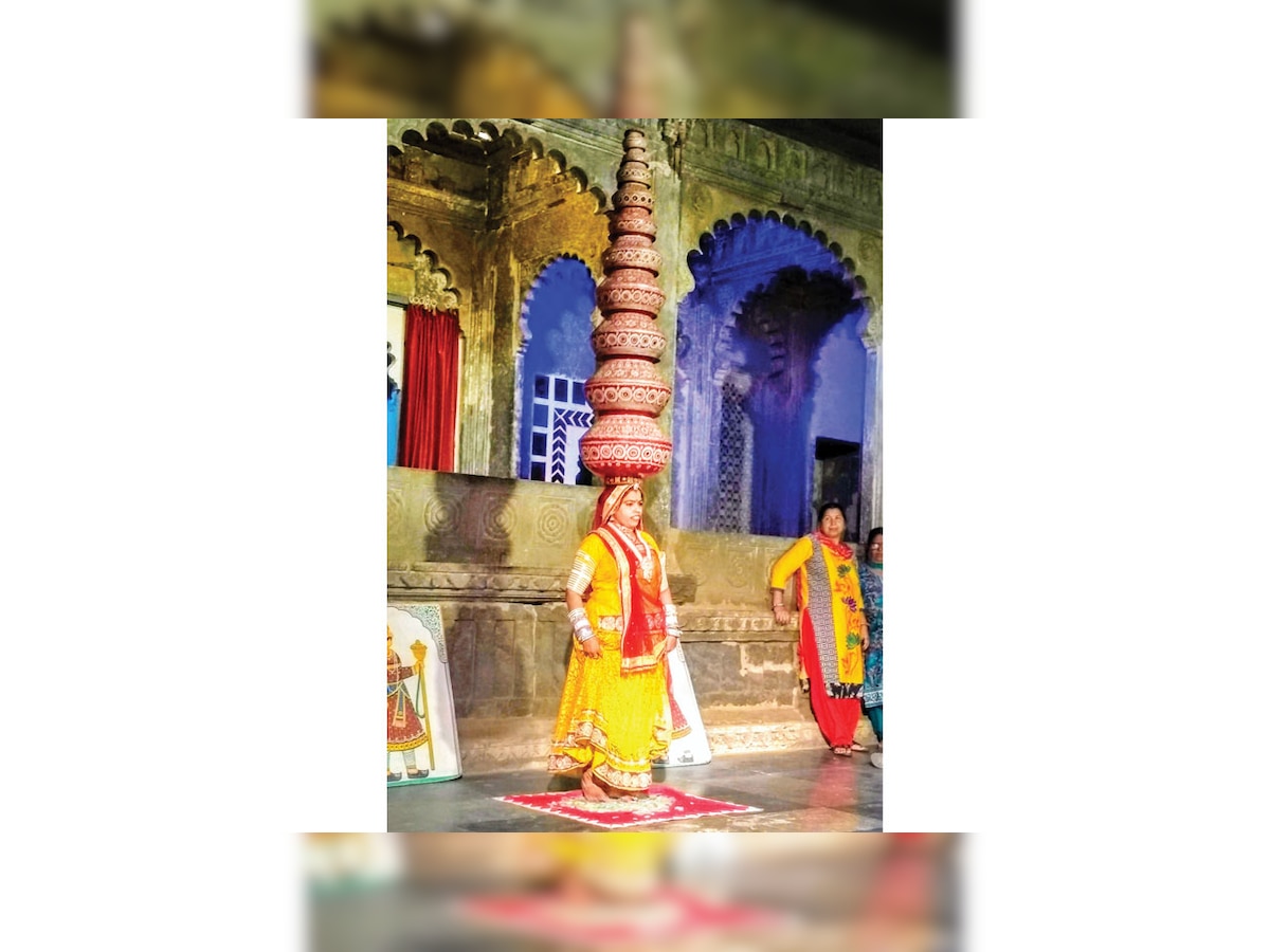 Dancing queen of Udaipur balances 10 pots while performing 'bhavai'