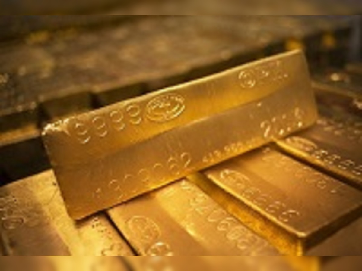 Gold down Rs 200 on low demand