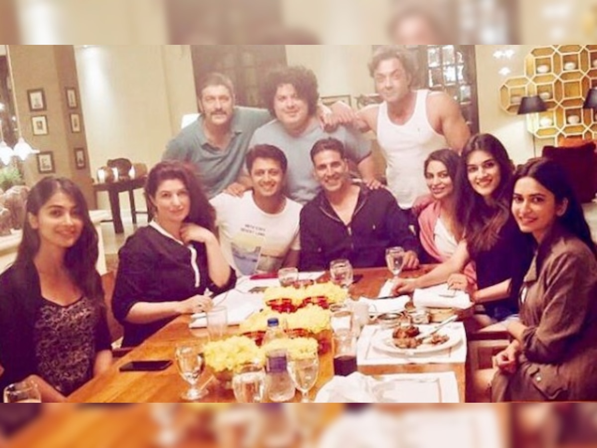 Team 'Housefull 4' dines together in Jaisalmer, Check pic