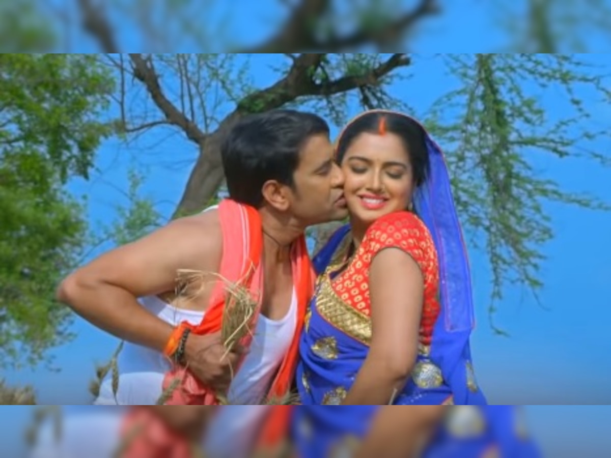 Amrapali Dubey Xxx Hd - Watch: Bhojpuri bombshell Amrapali Dubey romances 'Nirahua' Dinesh Lal  Yadav in a barn, song goes VIRAL!