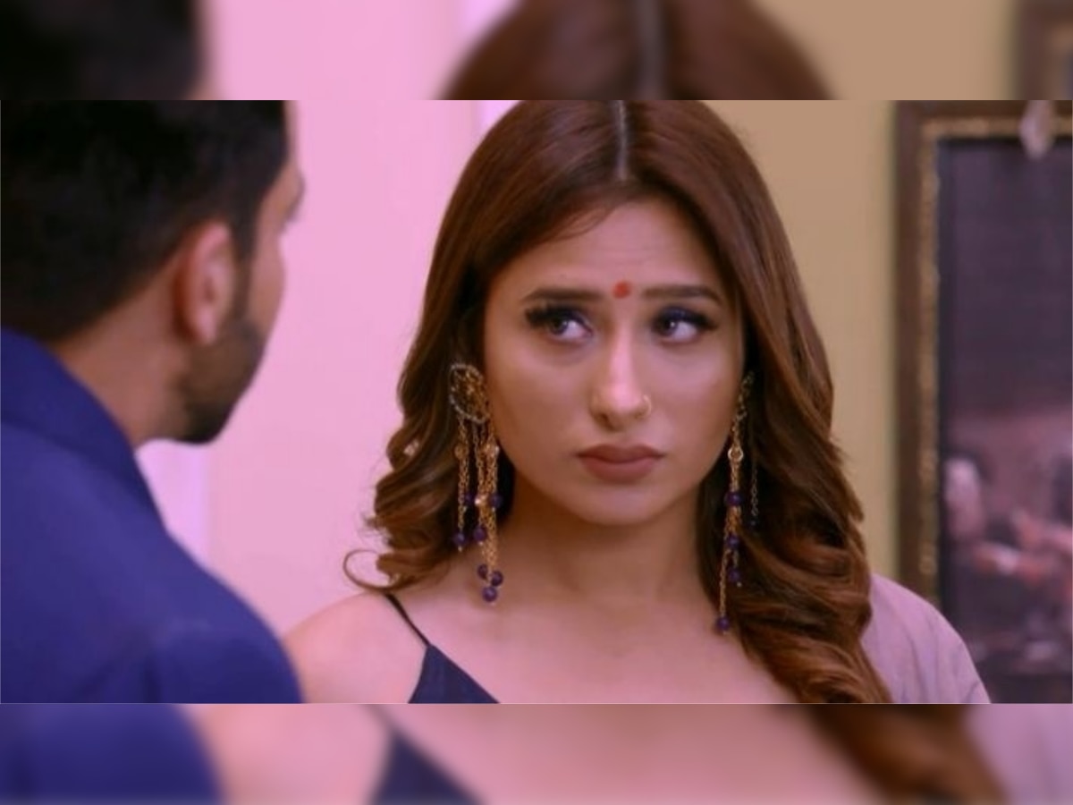 Kundali Bhagya Written Update, September 24, 2018: Prithvi blackmails Monisha to marry Karan