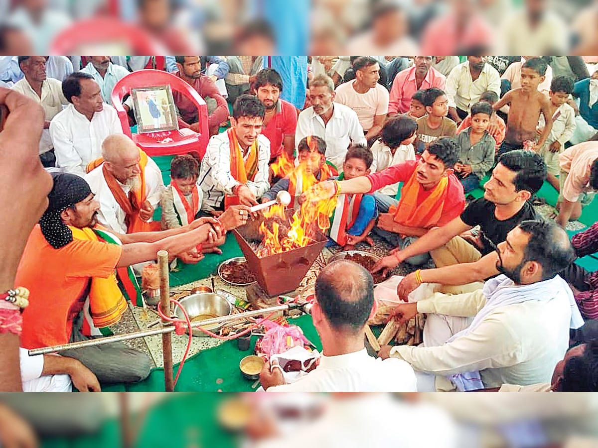 Muslim family of 20 converts to Hinduism in Uttar Pradesh