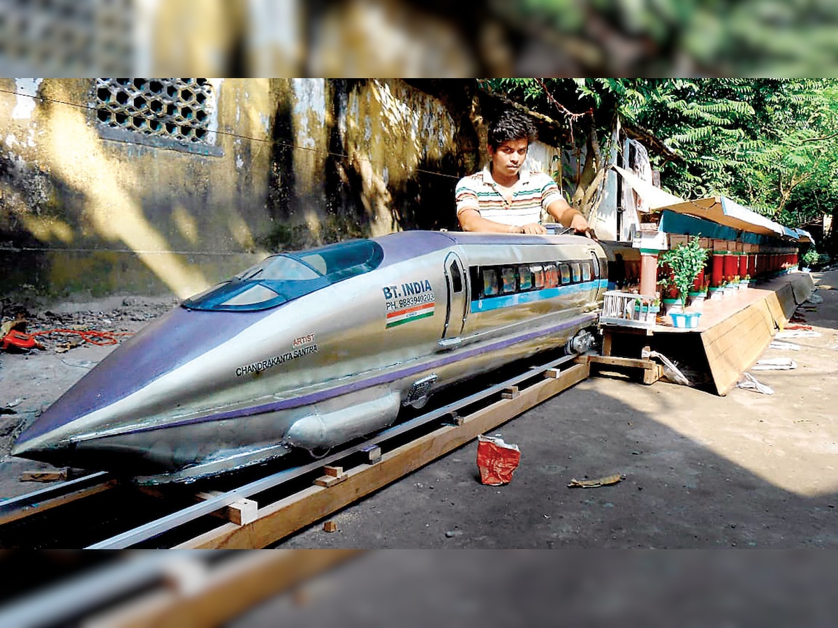 Artiste brings Bullet train to Durga puja pandal in Kolkata