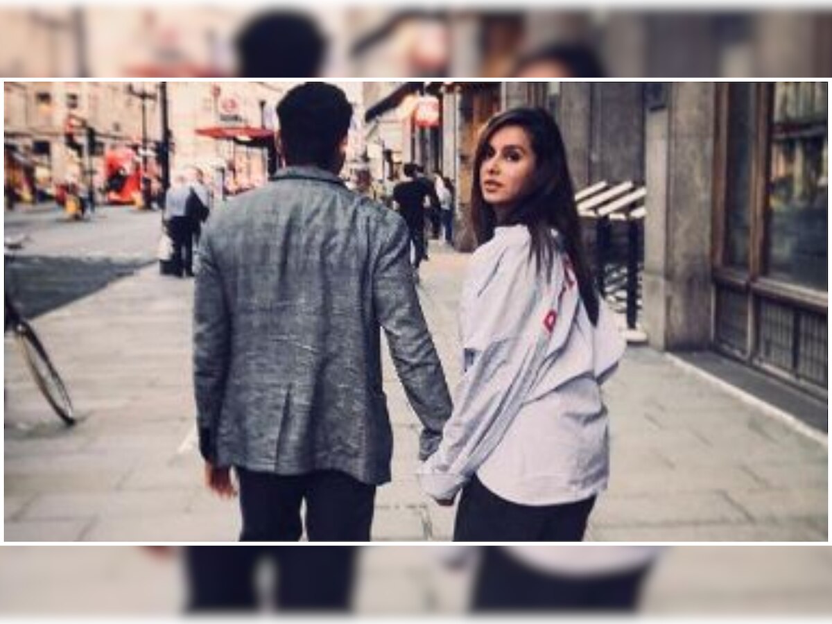 Farhan Akhtar confirms his relationship with Shibani Dandekar, shares an adorable photo