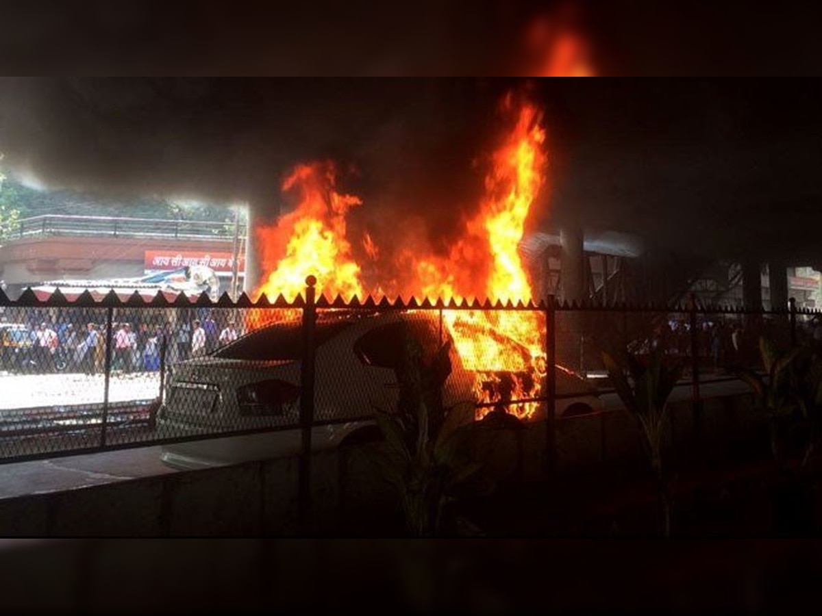 Mumbai: Car catches fire under Chakala (JB Nagar) Metro Station in Andheri, sparks panic among commuters 