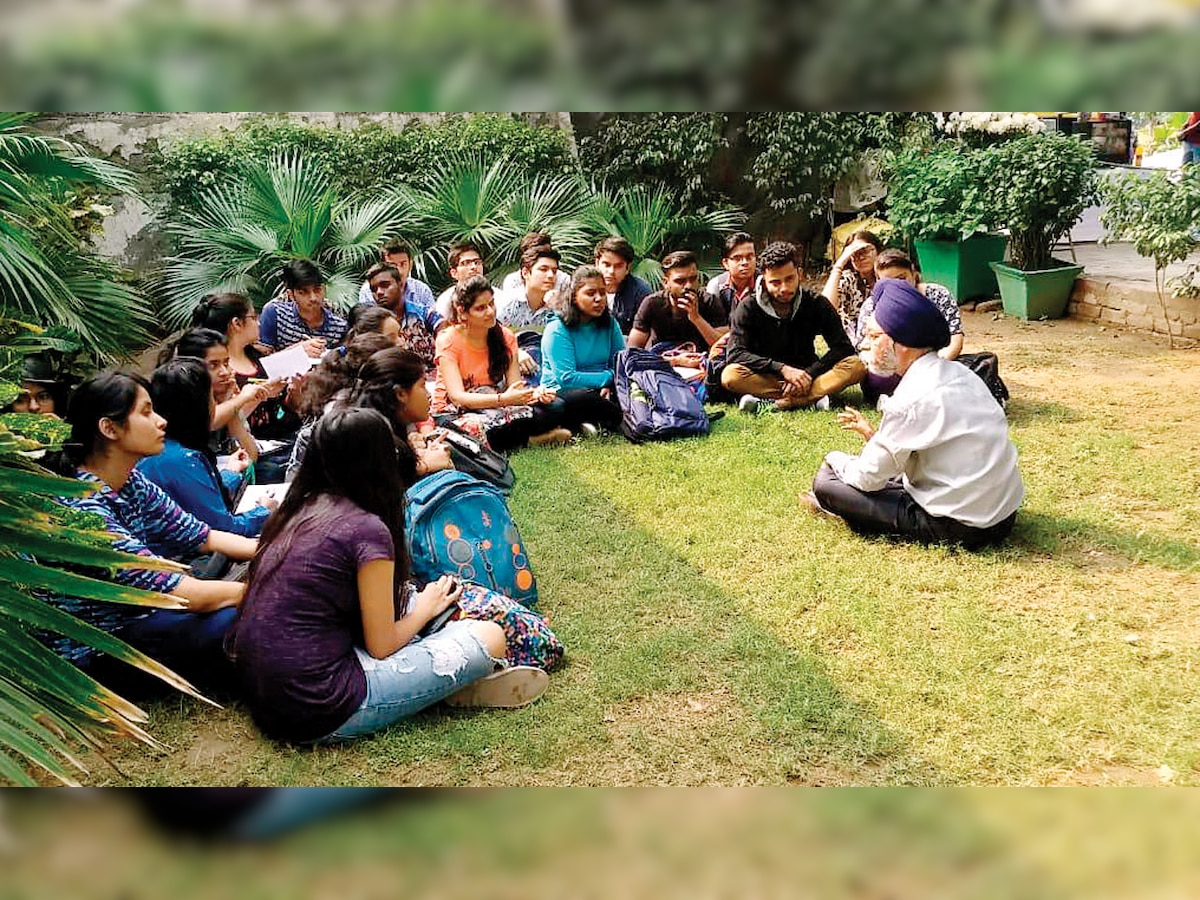 Delhi University's Dyal Singh College teachers highlight issues