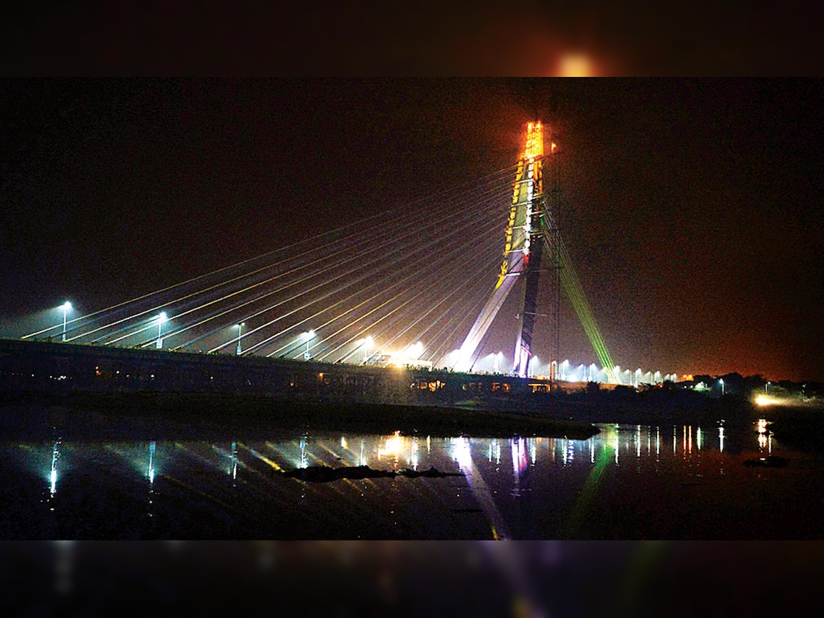 Delhi's Signature bridge opens to a brawl for credit