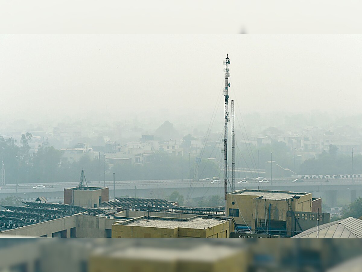 In first whiff of smoggy winter, Delhi greets a cold, misty Sunday morning