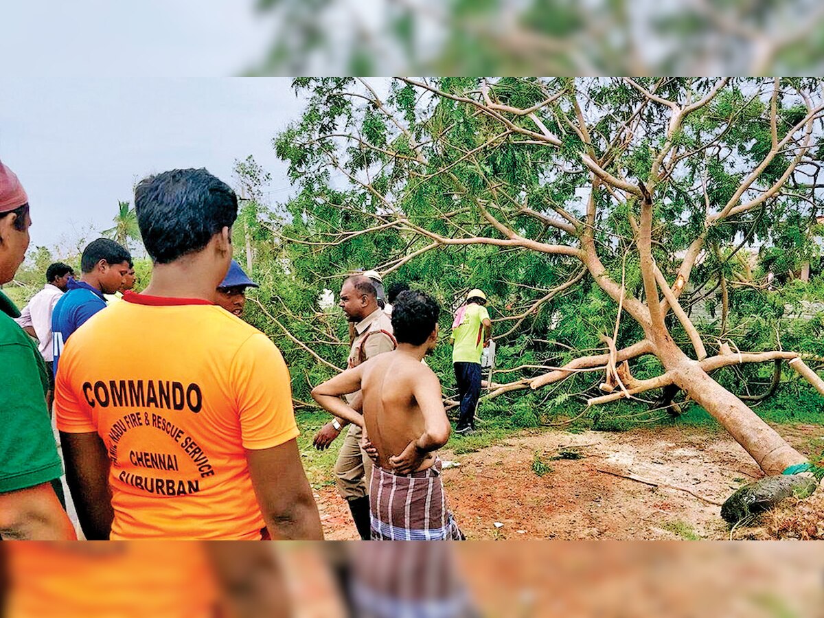 Tamil Nadu minister OS Manian faces protesters' ire over tardy relief to cyclone