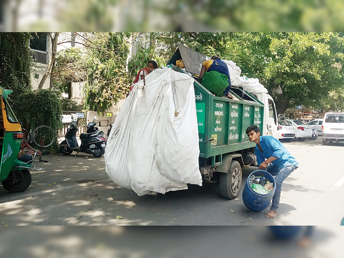 Ahmedabad Municipal Corporation aims to reduce daily waste dumped at Pirana by 200 MT