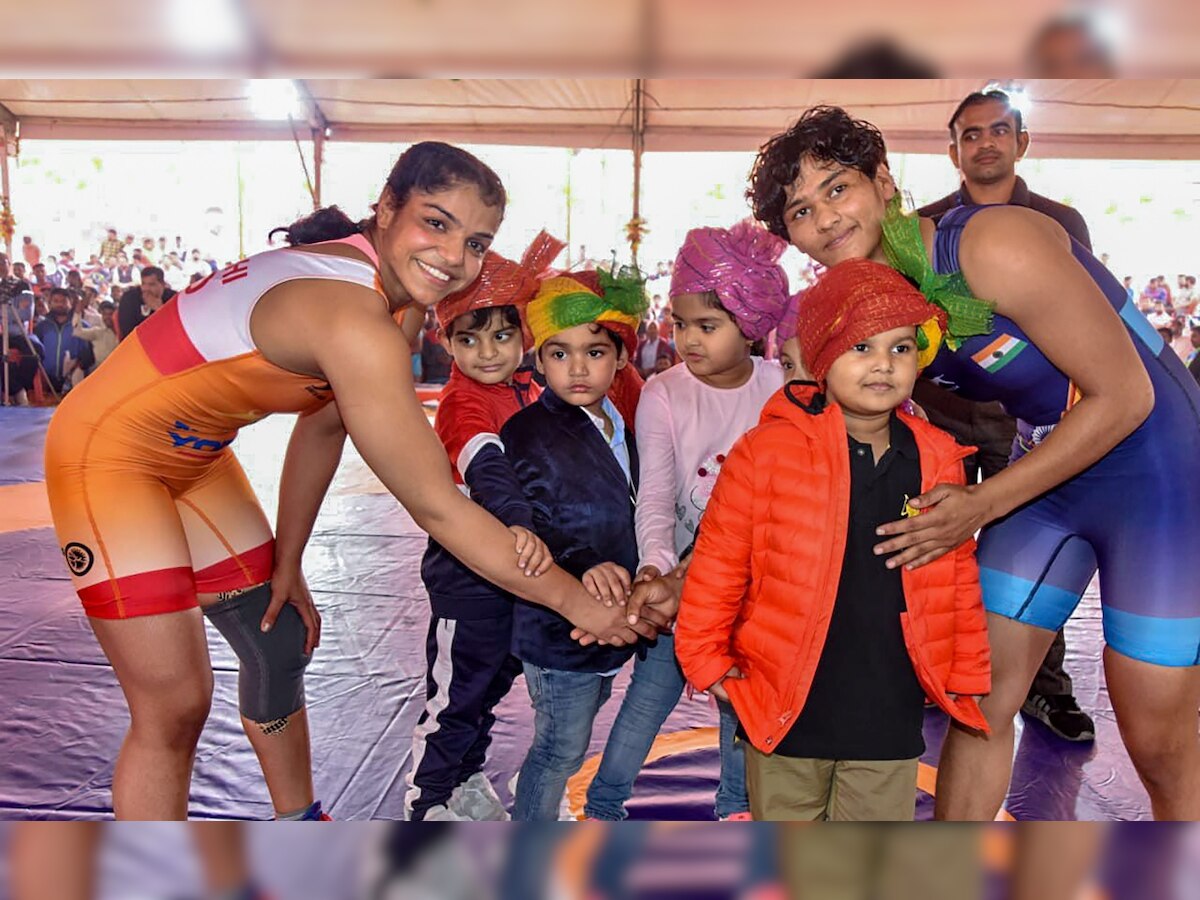 Wrestling National Championships: Ace wrestlers Vinesh Phogat, Sakshi Malik end season with gold medals