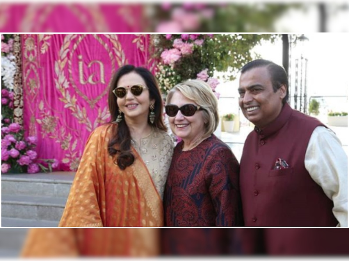 Isha Ambani Wedding: Mukesh and Nita Ambani receive former US Secretary of State- Hillary Clinton in Udaipur