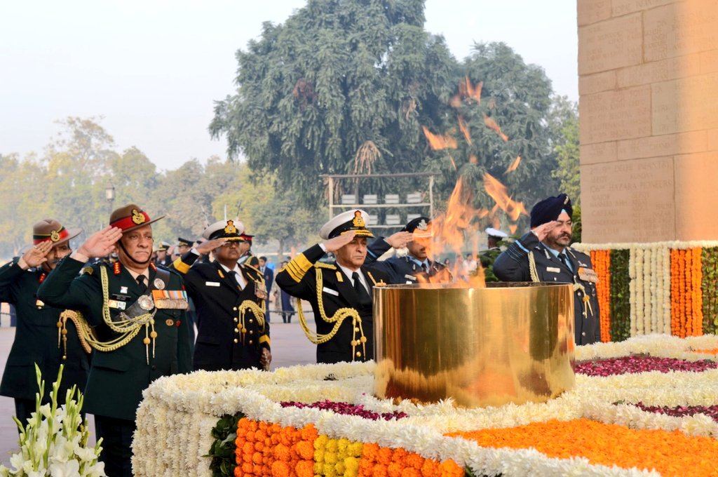 Vijay Diwas: India Salutes Heroes Of 1971 Indo-Pak War, Remembers ...