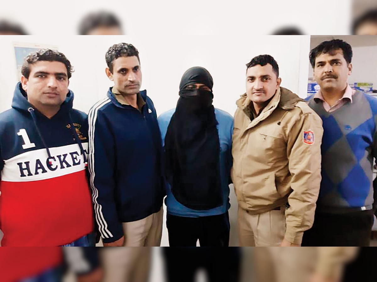 Delhi: Gangster arrested while extorting money from doctor