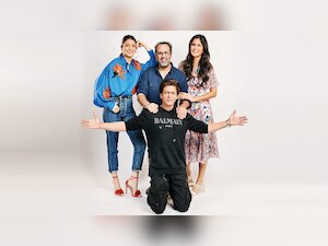 With 'Zero' Shah Rukh Khan, Anushka Sharma, Katrina Kaif spread the festive cheer