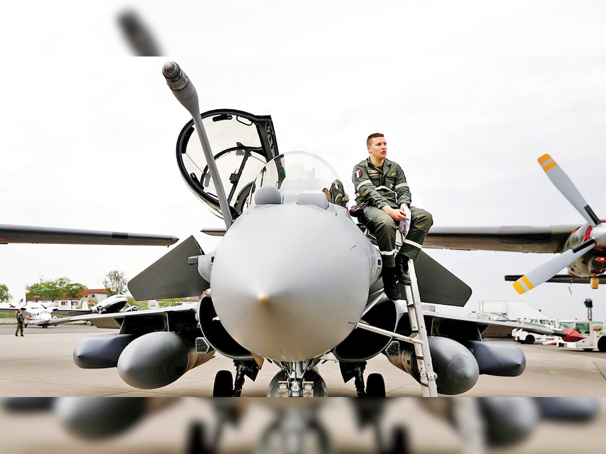 PAC meeting in a tizzy over CAG report on Rafale deal