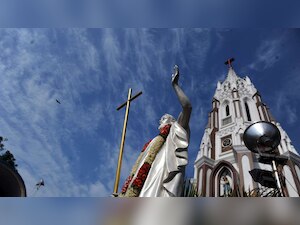 Mob attacks Sunday Mass: 12 people injured during prayer meeting in Kolhapur 