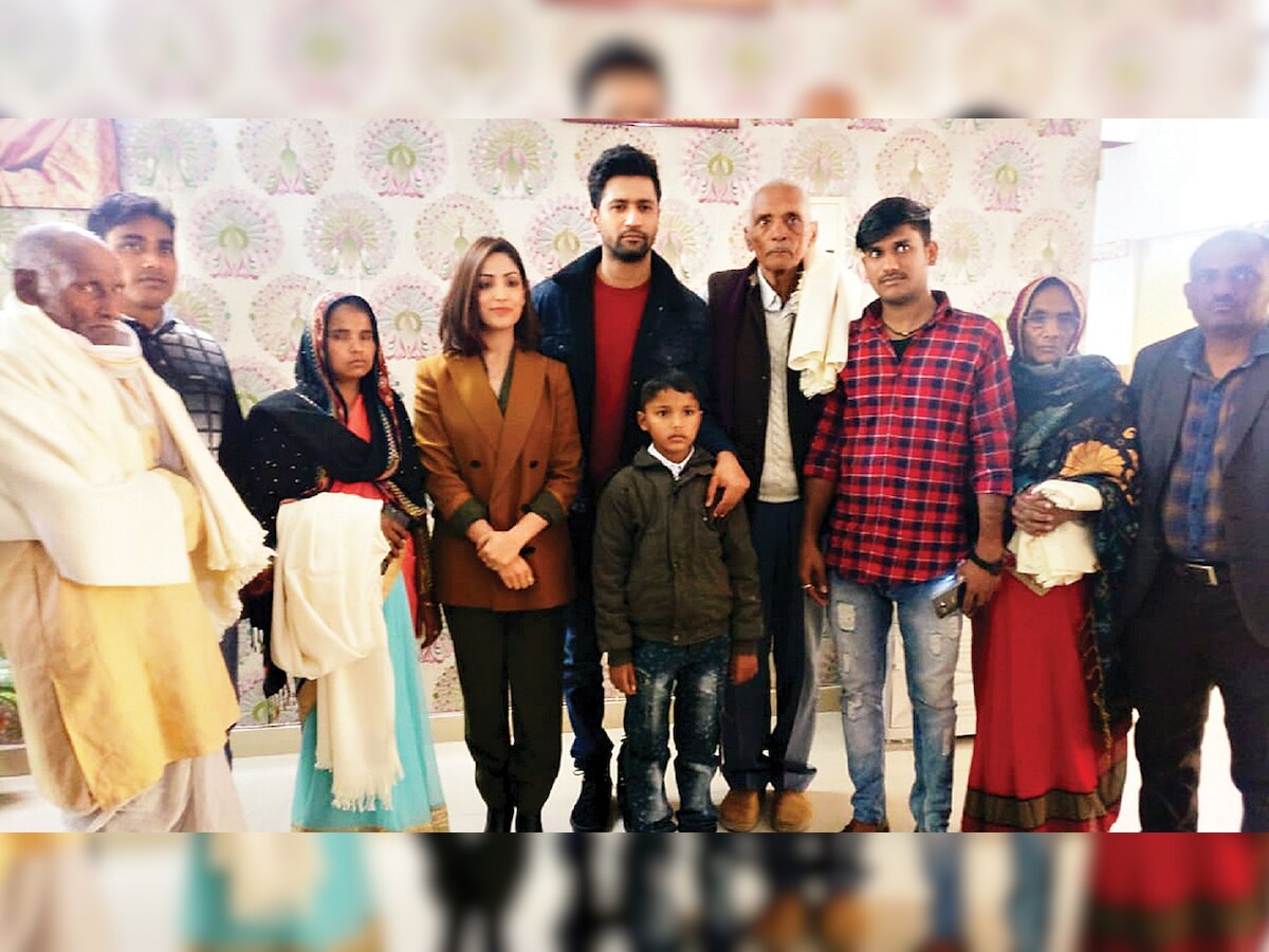 When Vicky Kaushal and Yami Gautam met the families of Uri martyrs