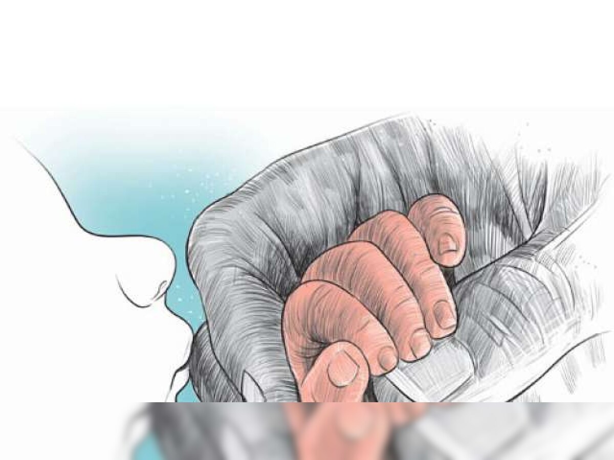 Woman delivers baby on railway platform in Mumabi