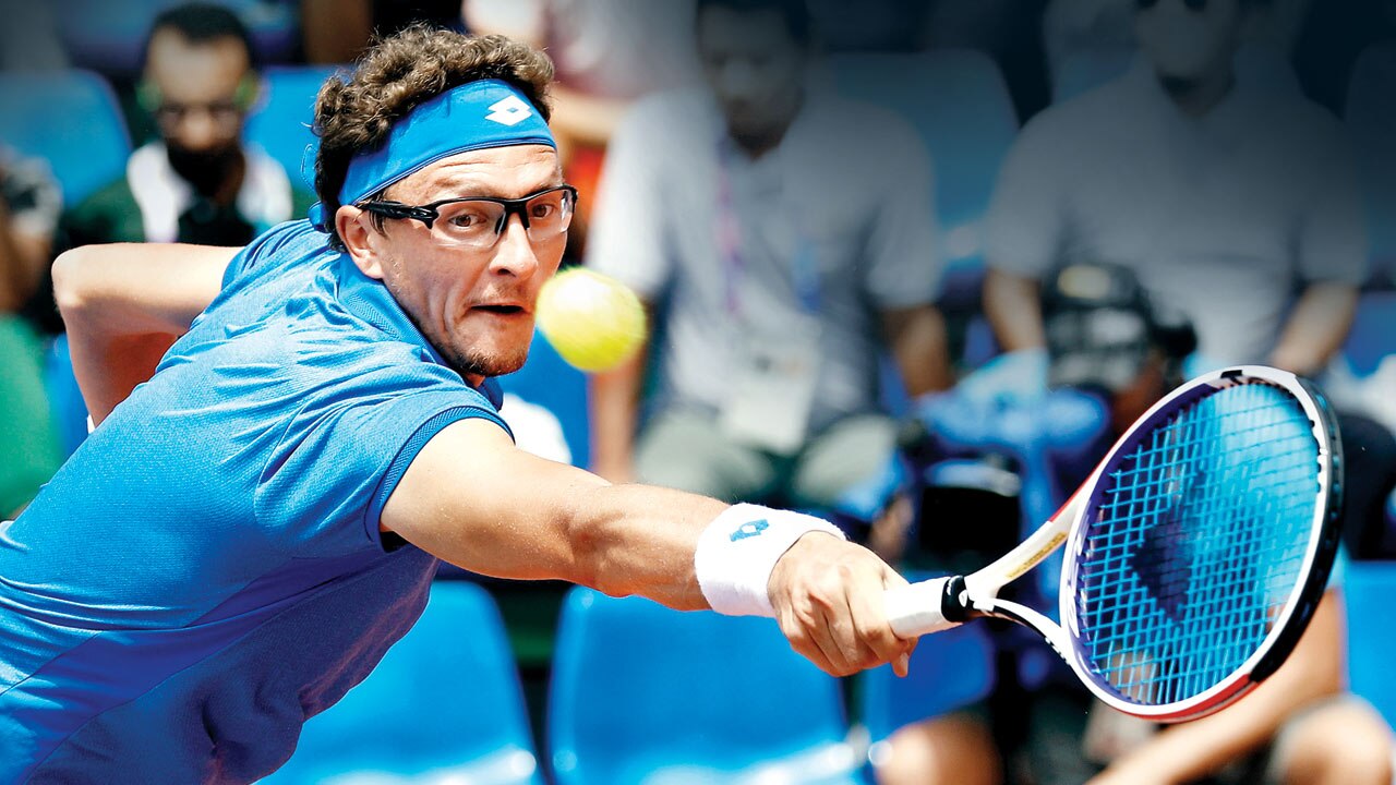 Tennis player cheap with glasses