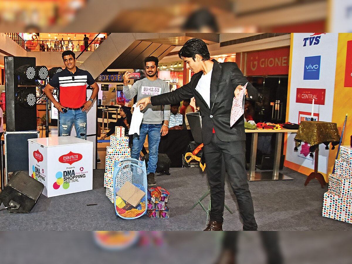 Gujarat: Vibrant Shopping Festival promises prize every moment