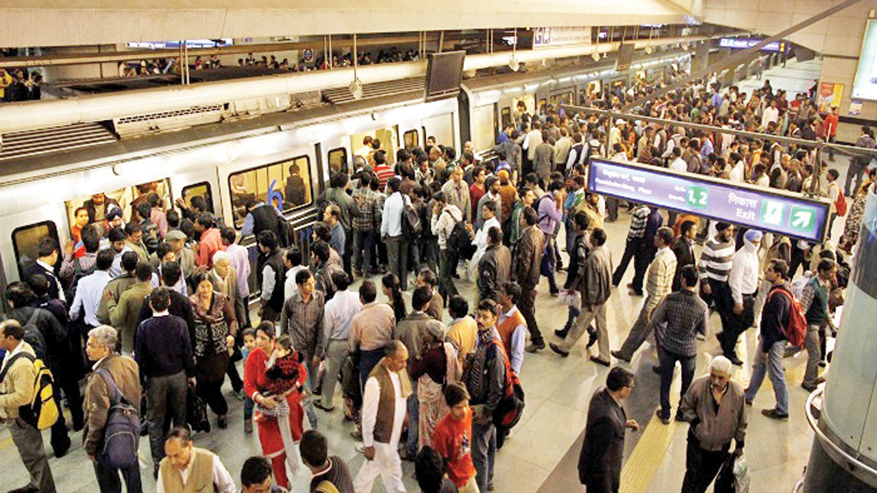 Delhi: 45-year-old ends life by jumping in front of metro train at Rajiv Chowk Delhi: 45-year-old ends life by jumping in front of metro train at Rajiv Chowk