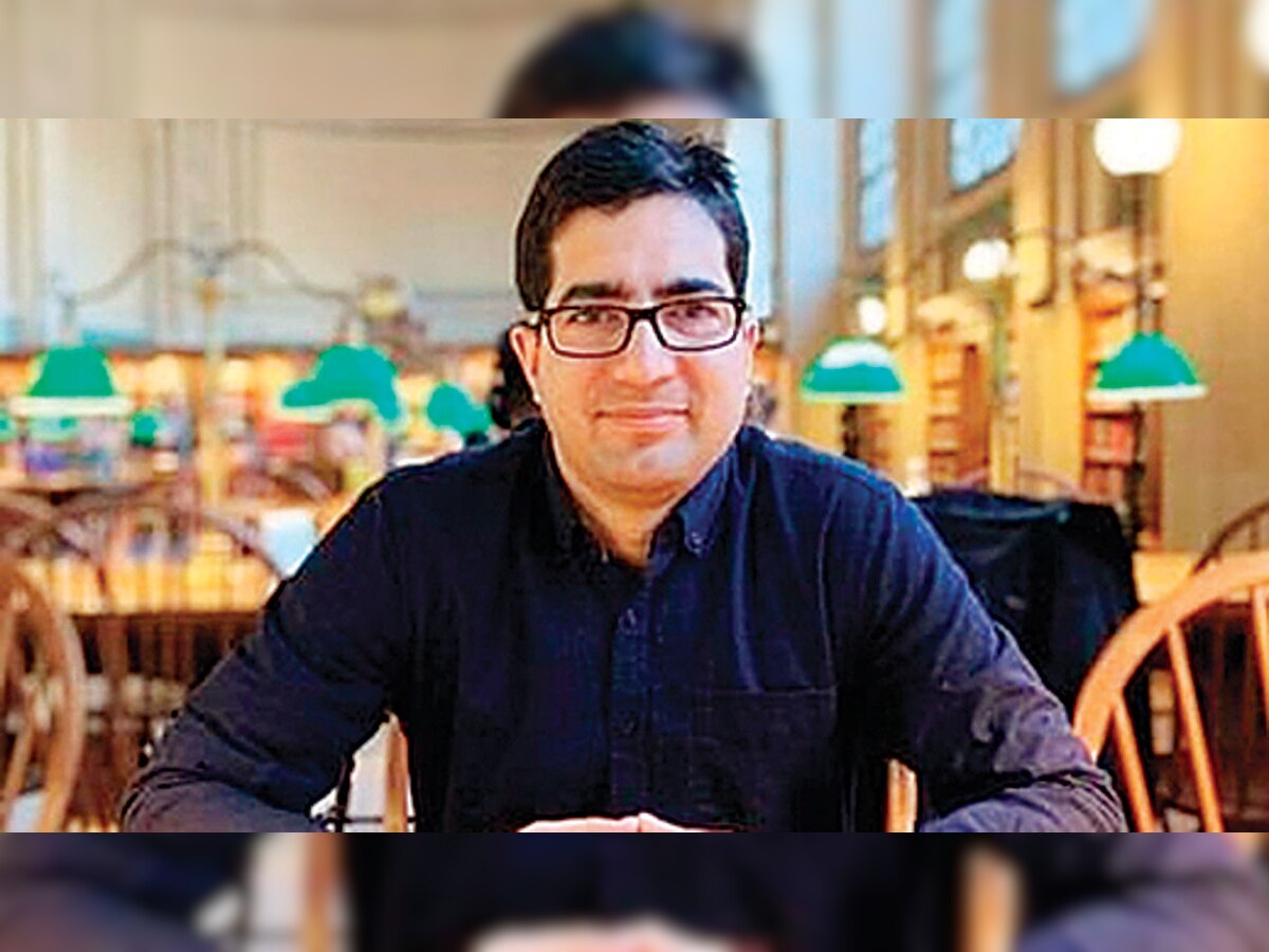 Ending suspense, 2010 IAS topper Shah Faesal decides to go solo in politics