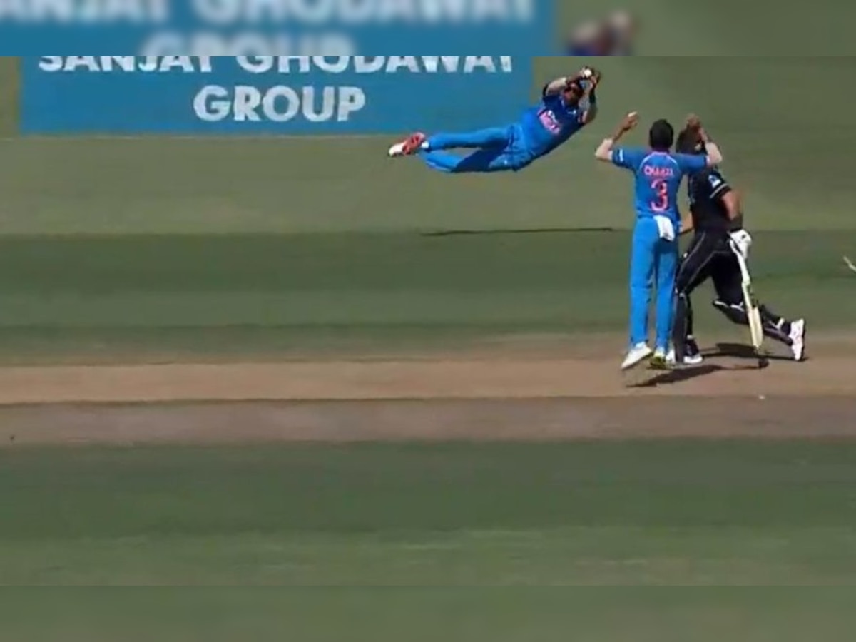 'Hardik is like Lagan's Laakha who returns after messing up bad,' Twitter reacts to Pandya's stunning catch in 3rd ODI