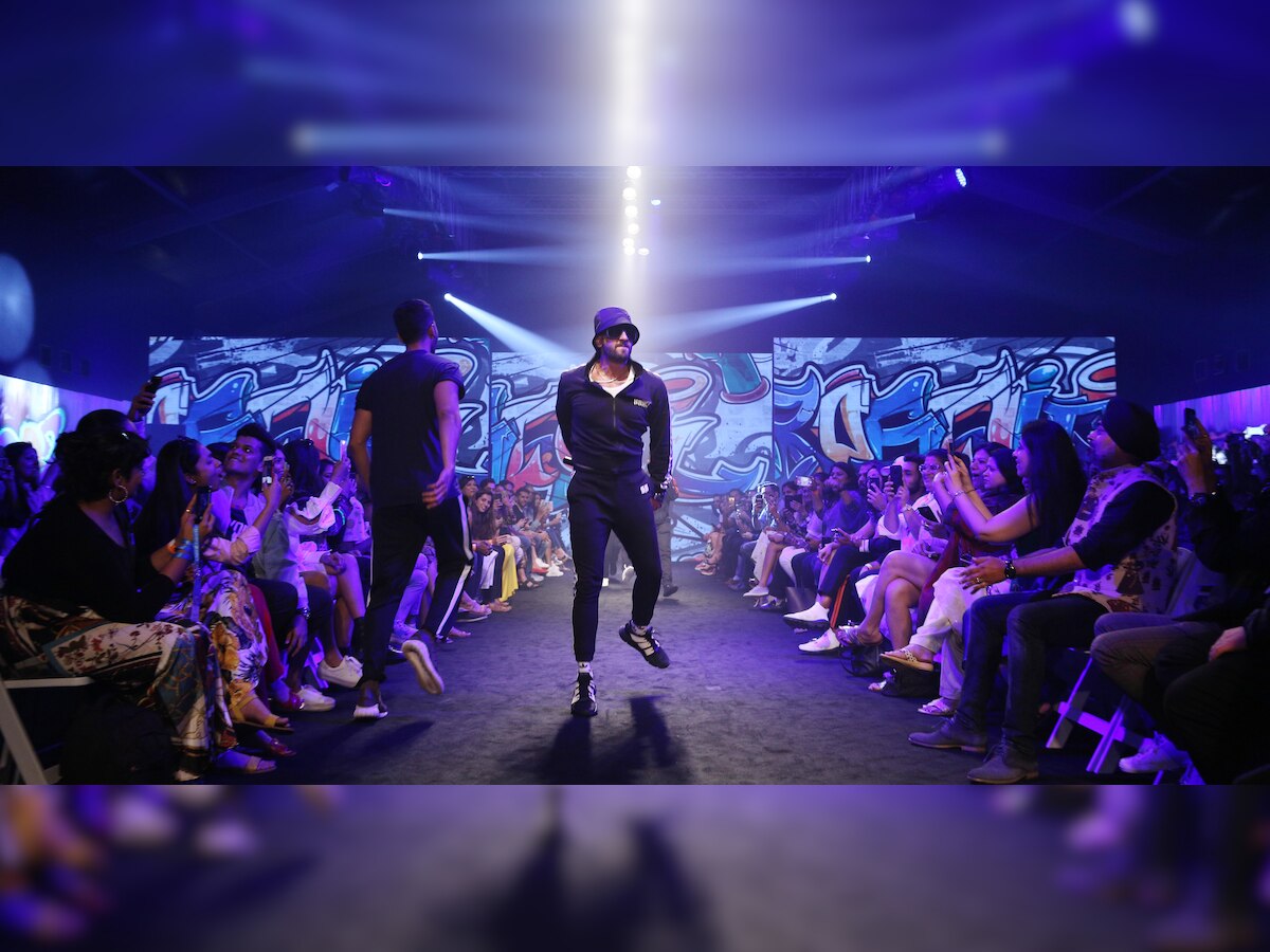 Lakme Fashion Week 2019: Ranveer Singh jumped into a crowd and this time it was a bigger hit than he wanted