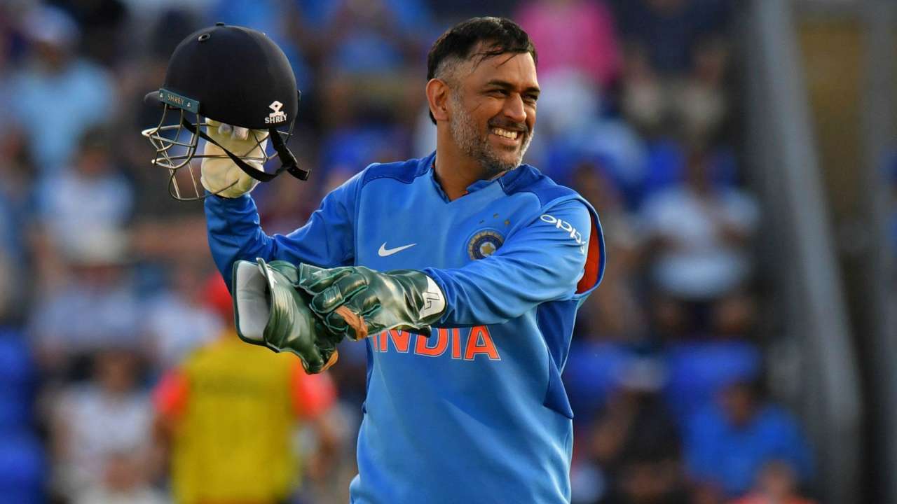 M.S. Dhoni | M.S. Dhoni's new hairstyle to Farhan Akhtar posing in printed  jacket: Top Instagram moments - Telegraph India