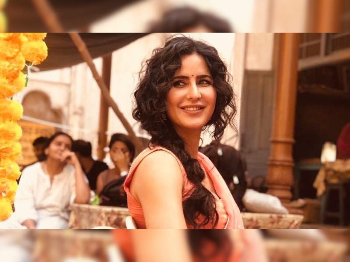 Katrina Kaif looks like a perfect 'Bharat' ki Nari as she flaunts kohled eyes, messy curls and cotton sari in this photo