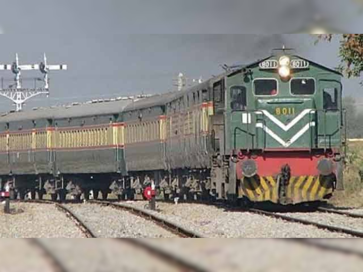 Amid escalating Indo-Pak worries, Pakistan suspends Samjhauta Express train service