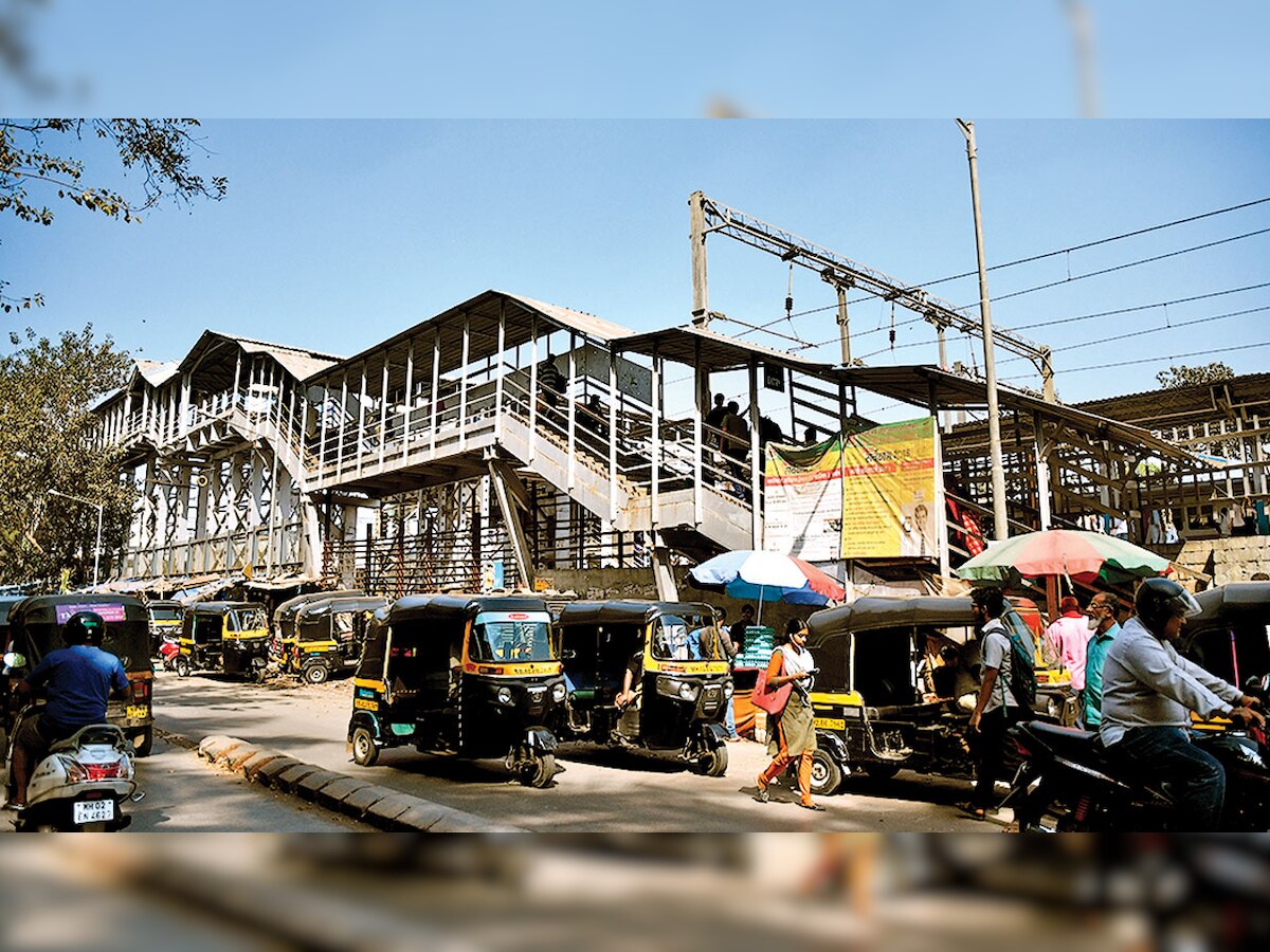 Mumbai: Escalator at Jogeshwari rail station gets stuck in red tape