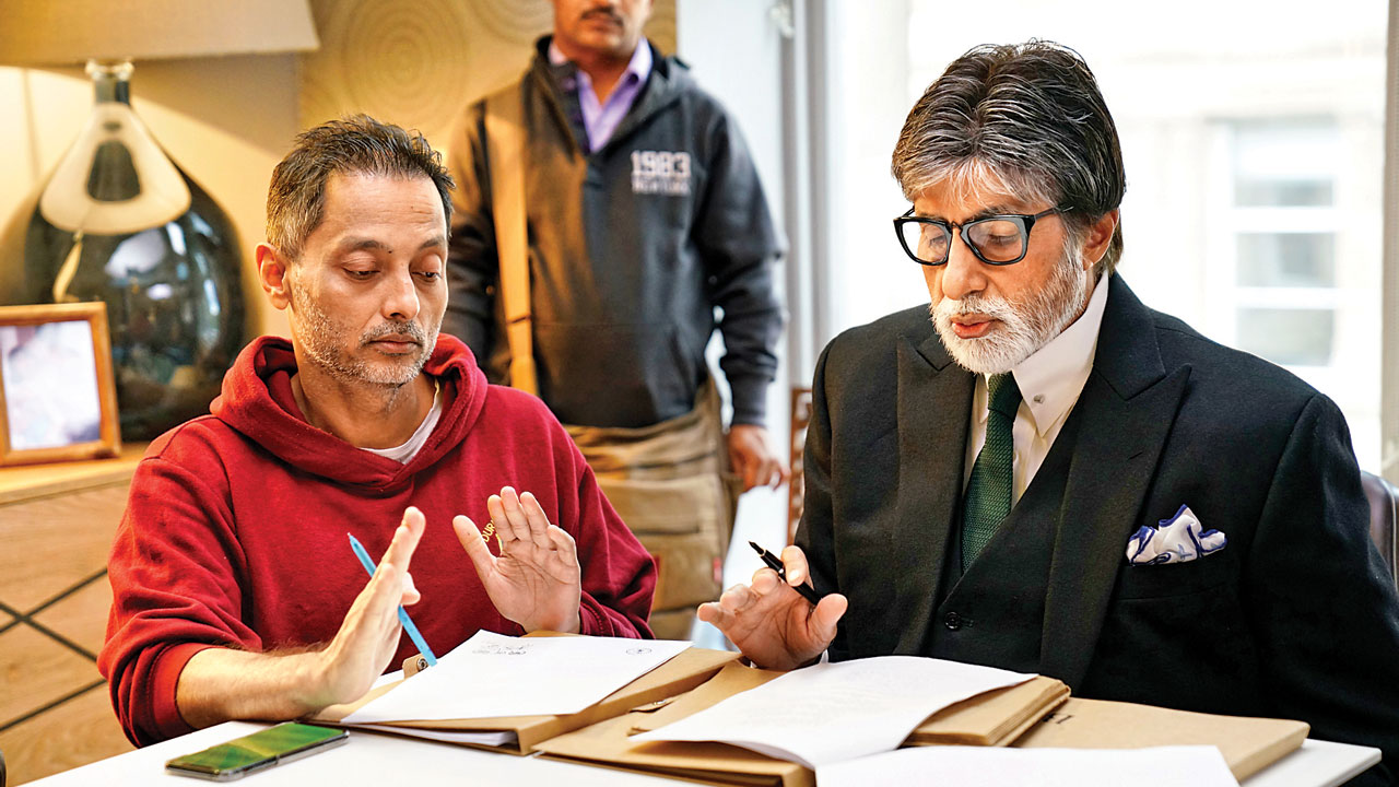 Sujoy Ghosh with Amitabh Bachchan on the set of Badla
