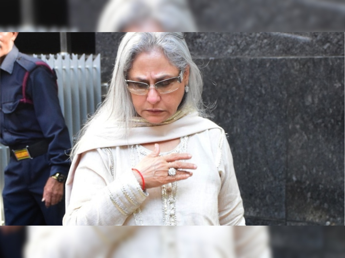 'Tameez Seekho': Jaya Bachchan BLASTS a fan who took her picture without her permission, Watch viral video