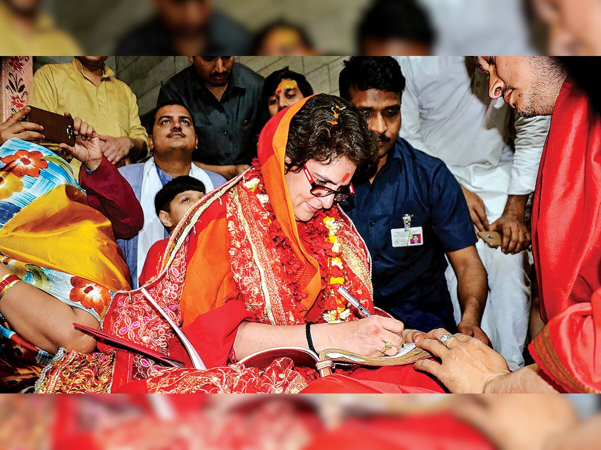 Pro-Modi slogans by BJP men as Priyanka Gandhi Vadra begins temple run