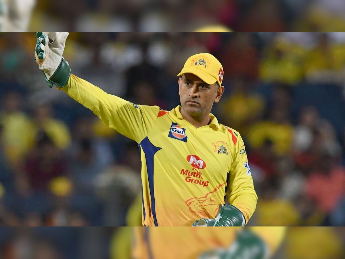 IPL 2019: 'Dhoni Review System'- MS Dhoni takes last second DRS in CSK vs RCB match, Twitter loses its collective mind