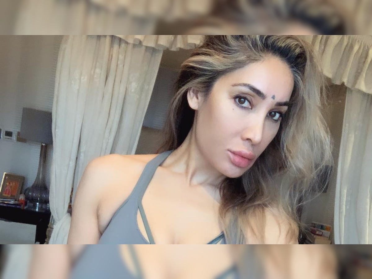 1200px x 900px - Sofia Hayat bares it all in her latest photoshoot; gets bashed by the  netizens