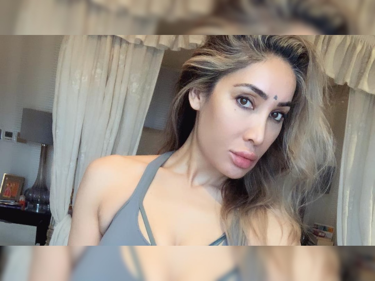 1200px x 900px - Sofia Hayat bares it all in her latest photoshoot; gets bashed by the  netizens