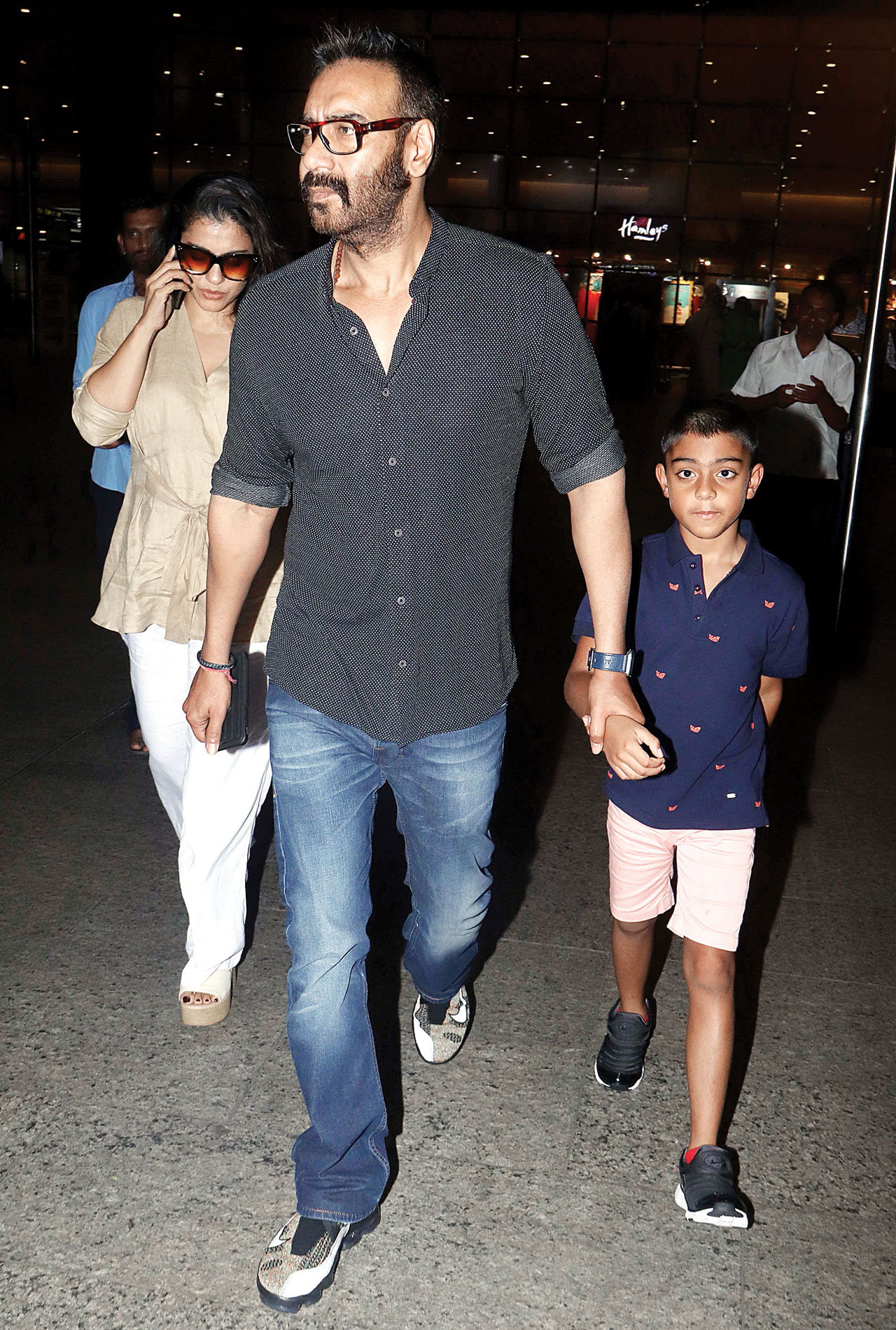 The actor with wife Kajol and son Yug at Mumbai airport