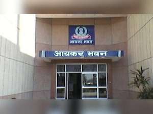 Income tax e-filers drop by over 6.6 lakh in FY19: Report