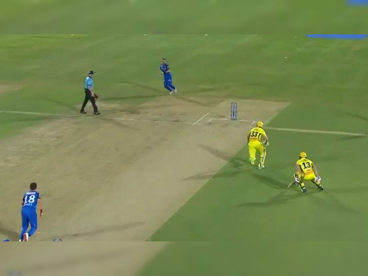 Miss-understanding! When Delhi messed up two chances to run out Faf Du Plessis & Shane Watson on same ball - Watch