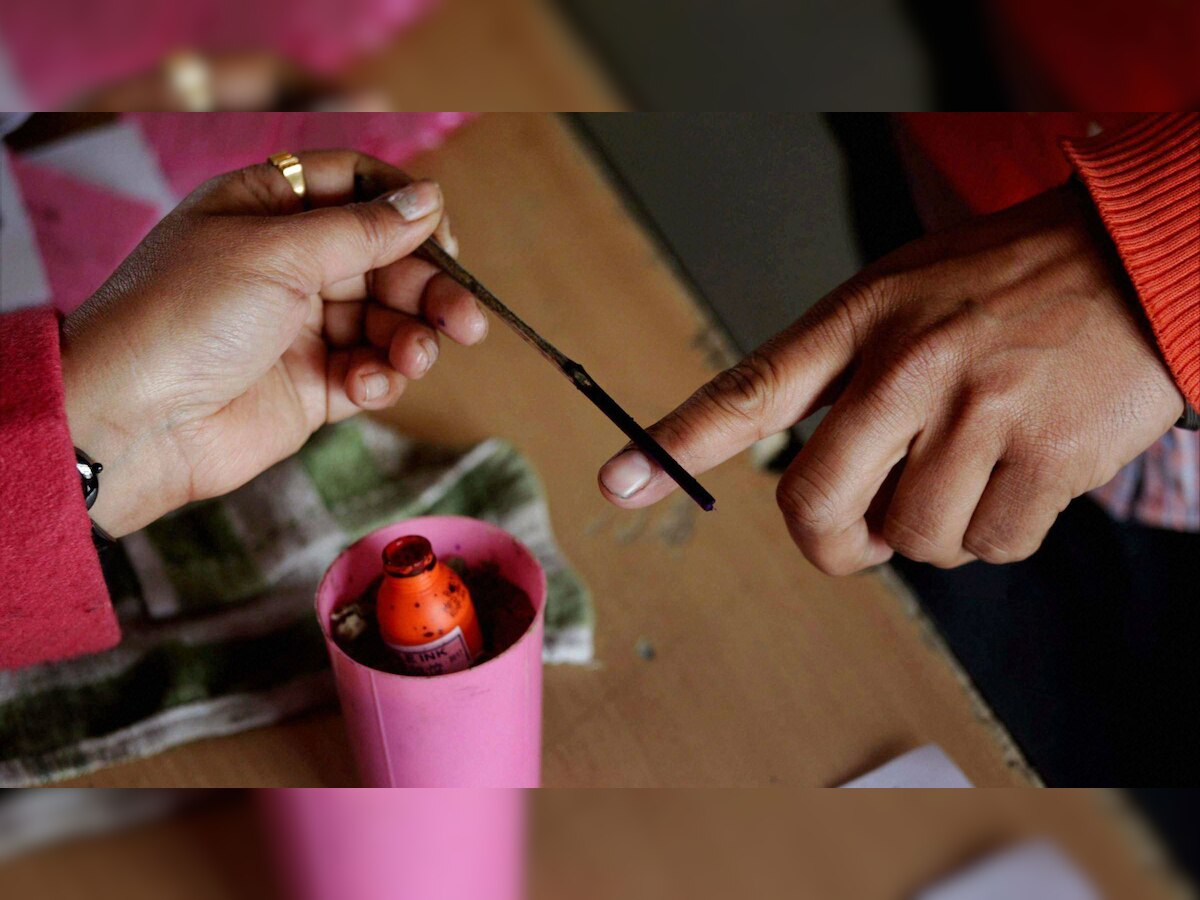 Lalganj Lok Sabha Election Results 2019 UP: BSP's Sangeeta Azad defeats sitting BJP MP Neelam Sonker by 1.6 lakh votes. 