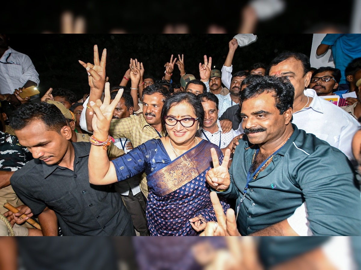 After massive win in Mandya, Sumalatha Ambareesh meets SM Krishna