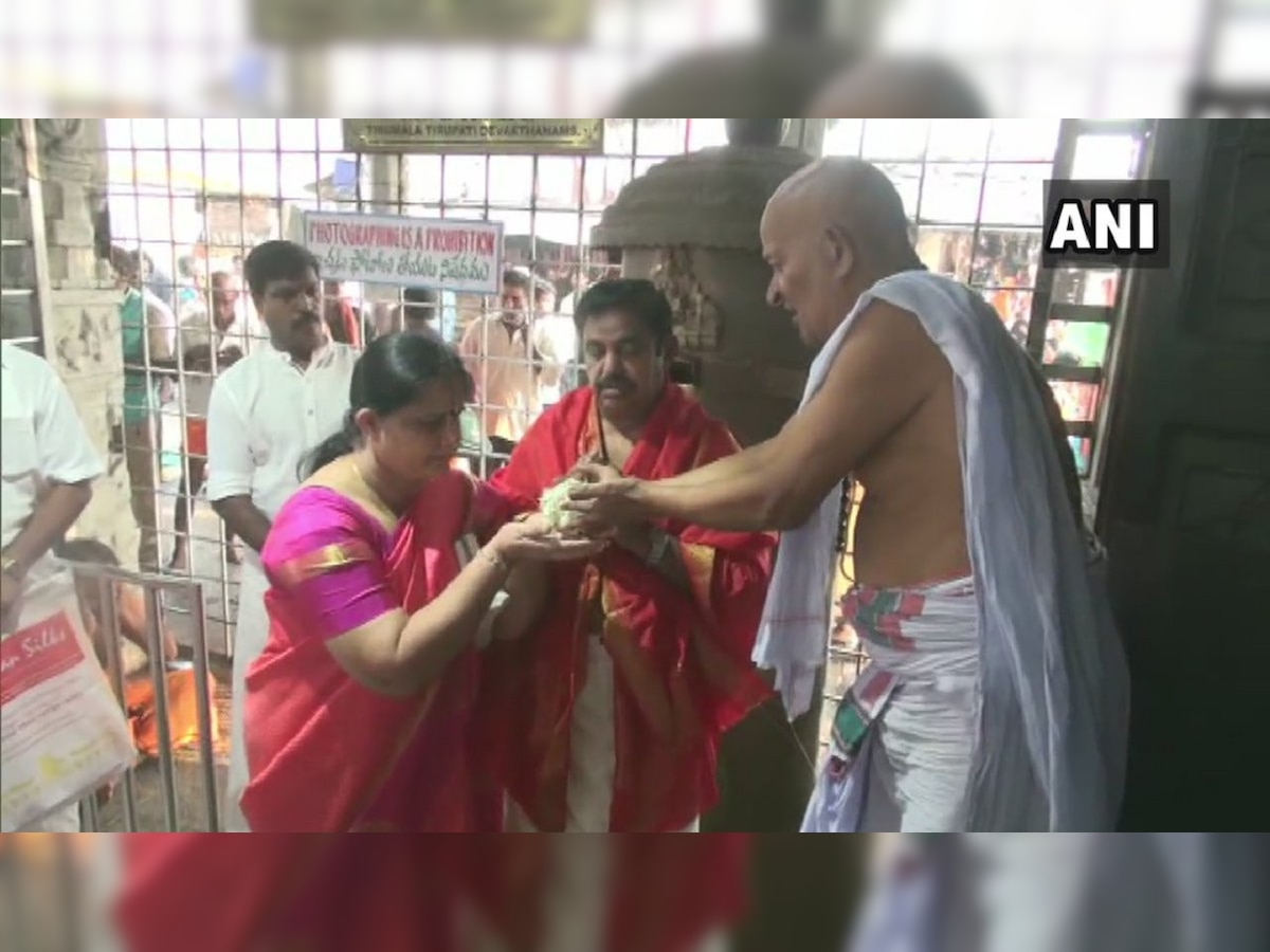 Watch: TN CM Palaniswami offers prayers at Lord Balaji temple in Tirumala
