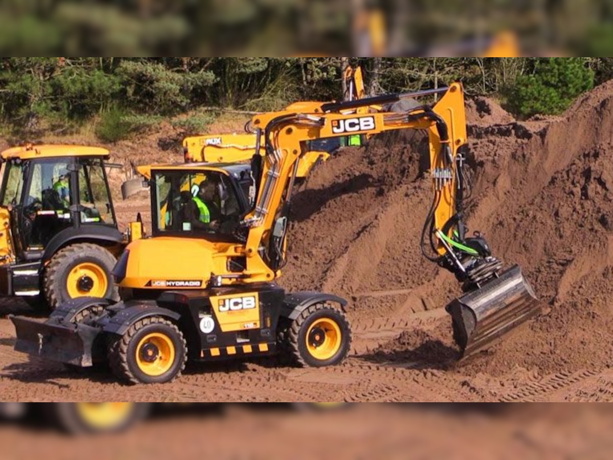 #JCBKikhudai is trending and even Twitter can't get to the bottom of this
