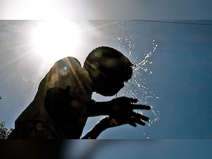 On a day of orange alert, Ahmedabad sizzles at 43 degree Celsius