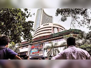 Sensex dives 554 points despite RBI rate cut; financial stocks crack