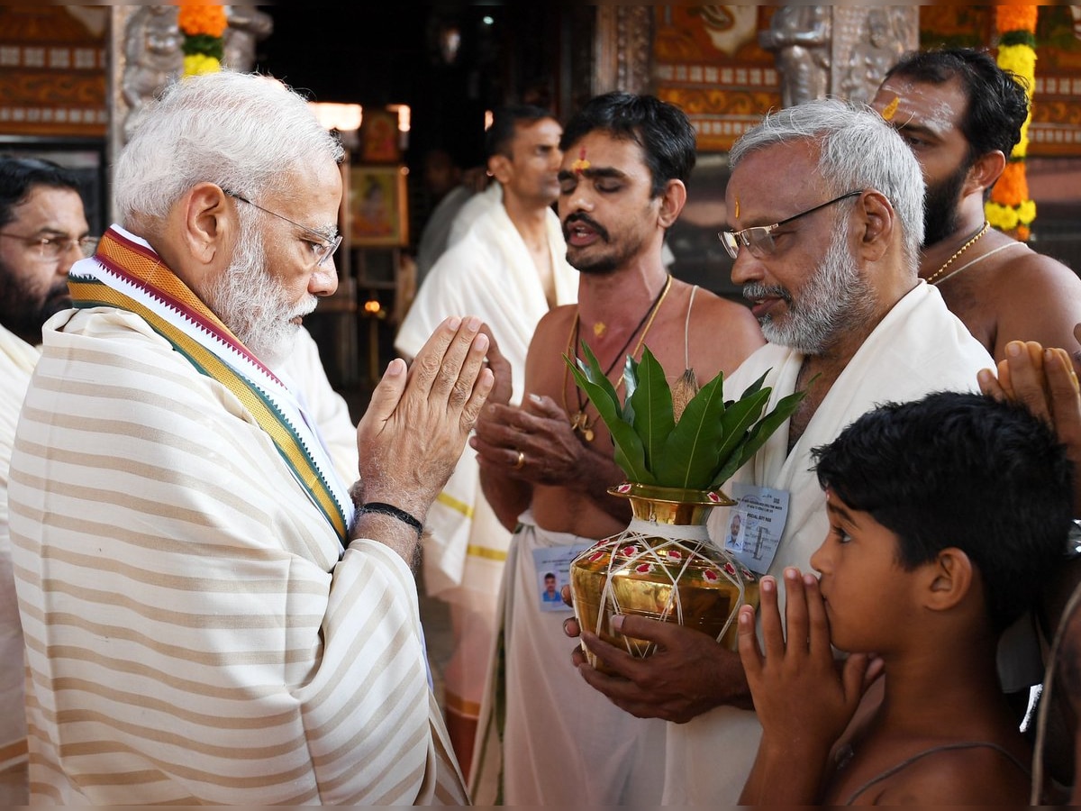 PM Modi offers prayers at Sri Krishna Temple in Guruvayur