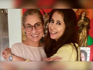 It's Dimple Kapadia's birthday and here's how Urmila Matondkar wished her!